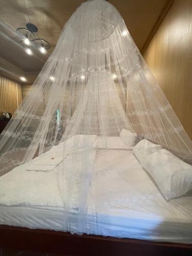 Ένα ή περισσότερα κρεβάτια σε δωμάτιο στο Homestay F&B Lữ Gia
