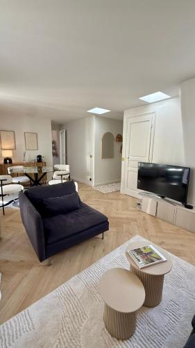 New Apprt 2 Rooms Tour Eiffel