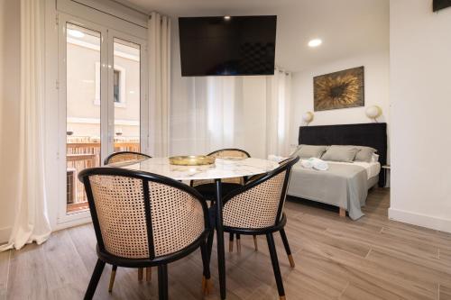 Charming Seaside Apartment in Barceloneta, Renovated with Stunning Sea Views