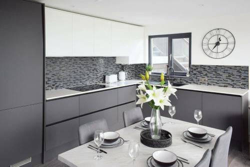 ペンリンにあるRiverview 2 Bedrooms Sleeps 4 Parking Ev chargerのギャラリーの写真