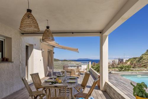 Πισίνα στο ή κοντά στο Villa La Marine