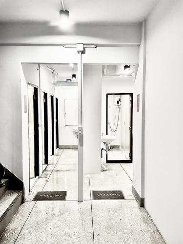 a hallway of a bathroom with a sink at XX Mitr Inn Khaosan Road - มิตร อินน์ ถนนข้าวสาร in Bangkok