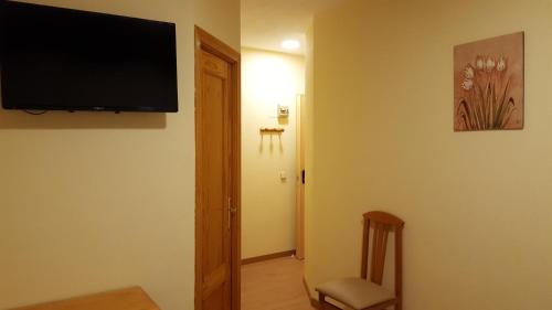 Hotel Cuatro Cañosにあるテレビまたはエンターテインメントセンター