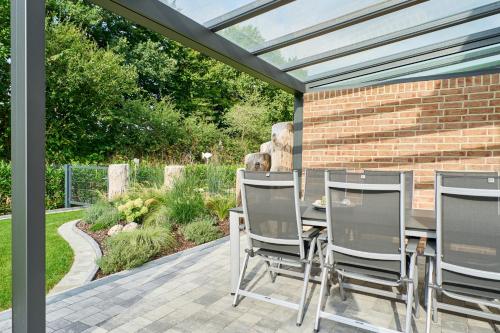 a patio with a table and chairs on a patio at Kanalkajüte Theodor in Hanerau-Hademarschen