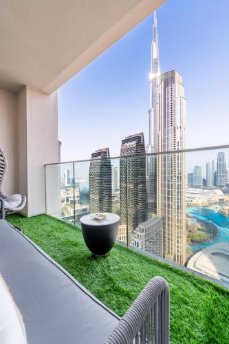 Luxurious 4BR, Burj Khalifa & full fountain view, Downtown Dubai