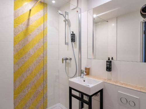 a bathroom with a sink and a shower at greet Hotel Bordeaux Aeroport in Mérignac