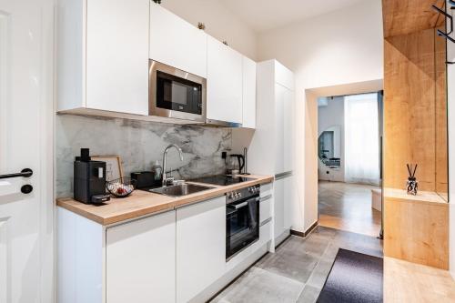 Black & White Apartment