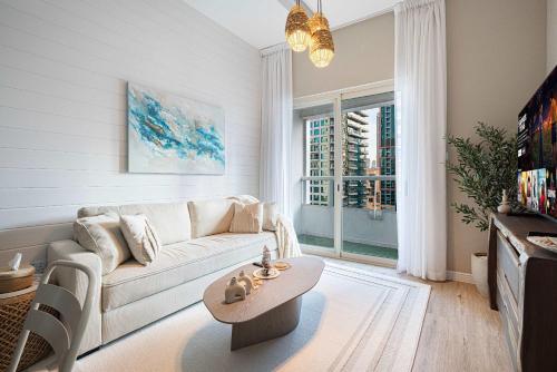 1BR Beach House Vibes in Prime Marina Location