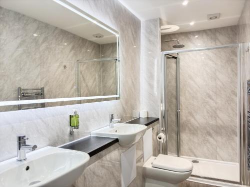 Ivy Bush Royal Hotel by Compass Hospitalityにあるバスルーム