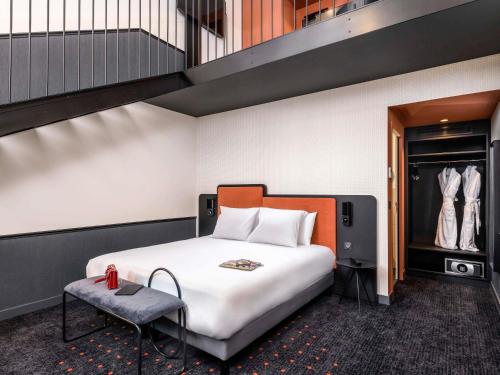 a hotel room with a bed and a closet at Mercure Bordeaux Centre Gare Atlantic in Bordeaux