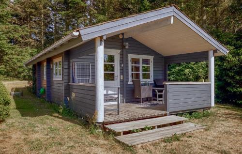 a blue shed with a porch and a deck at Awesome Home In Hasle With House Sea View in Vysteby