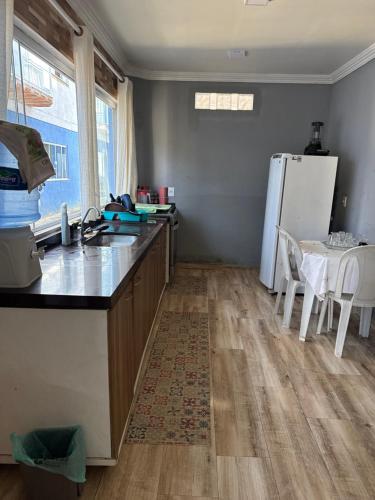 a kitchen with a counter top and a refrigerator at Kitnet térrea Costa azul in Rio das Ostras