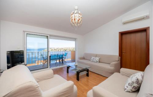 Amazing Apartment In Okrug Gornji With Wifi