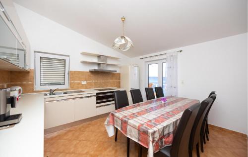 Amazing Apartment In Okrug Gornji With Wifi