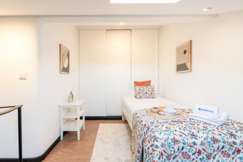 Duplex Studio in Art District by HostWise