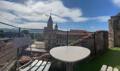 a table and chairs on a balcony with a castle at Barabans Tower Cluny Abbay in Cluny