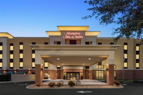 a rendering of the entrance to the hampton inn and suites at Hampton Inn & Suites by Hilton Tampa Busch Gardens Area in Tampa
