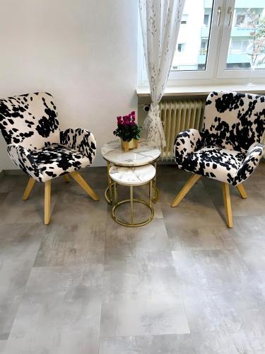 a living room with two chairs and a table at Haus Schwarzwald - Bad Krozingen in Bad Krozingen