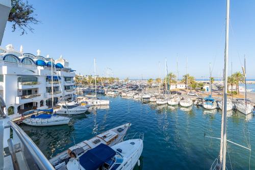 Puerto Marina Terrace Apartment, 1 min from the BEACH