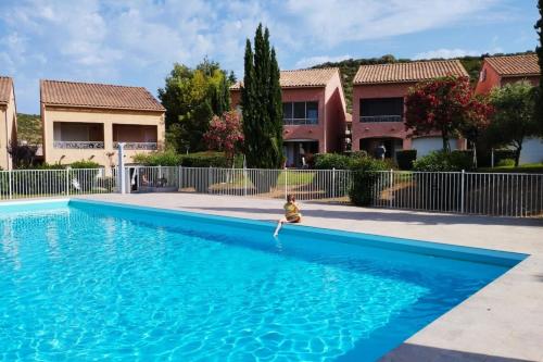 Piscina a Casarella Massari o a prop