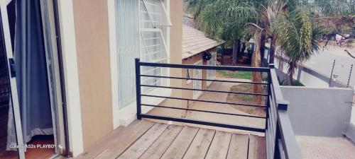 Balkoni atau teres di Eight Martjie Bed & Breakfast