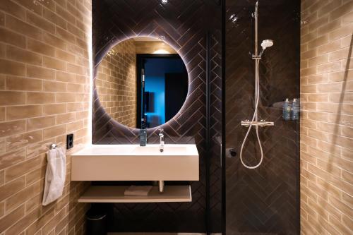 a bathroom with a sink and a mirror at Ågotnes Hotell in Ågotnes