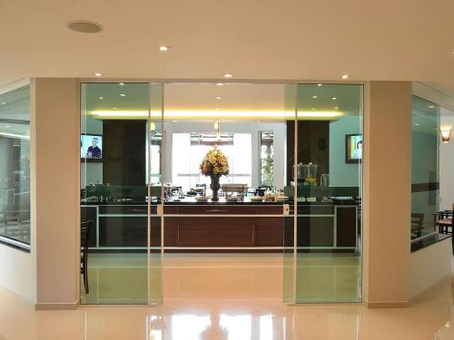 Lobi atau kawasan kaunter penerimaan di Hotel Matão By Mercure