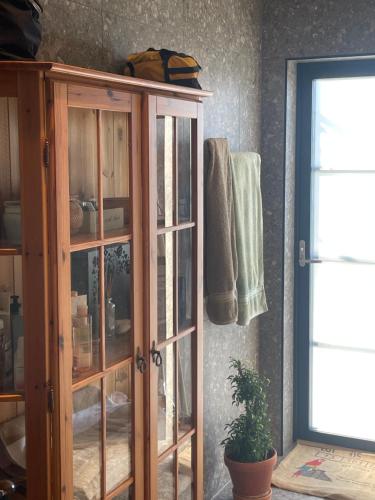 a wooden cabinet with glass doors in a room at Villa Golfgatan 32 Vintrosa Lanna in Vintrosa