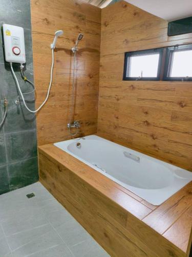 a bathroom with a bath tub and a shower at Termcheewa Homestay in Chiang Rai