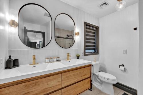 Koupelna v ubytování Cozy Cabin with Hot Tub, Pets, Lake