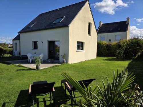 maison moderne avec jardin clos proche commerces et plages