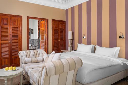 Кровать или кровати в номере Palmeraie Golf Suites By Pickalbatros
