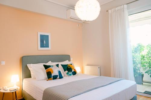 2BR home with Parking close to YGEIA, Mitera & OAKA