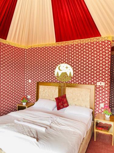 Ένα ή περισσότερα κρεβάτια σε δωμάτιο στο Golden Galaxy Luxury Camp