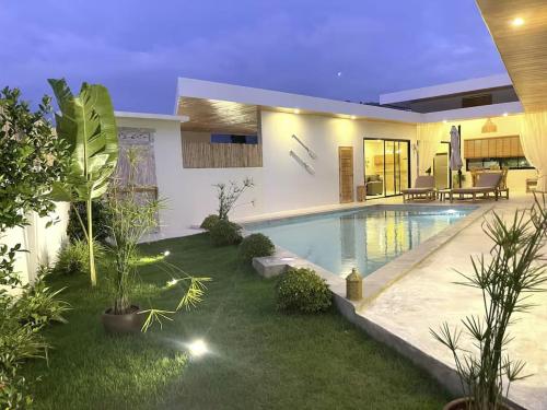 Bazén v ubytování Villa YOLO 3 Chambres avec Piscine Privative nebo v jeho okolí