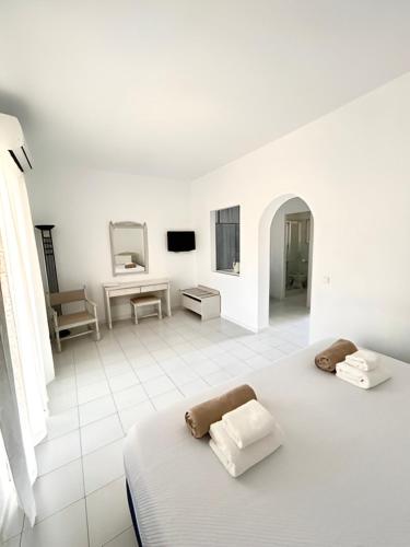 Gallery image of El Sol Hotel in Kapsálion