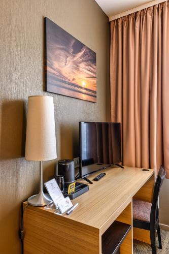 Μια τηλεόραση ή/και κέντρο ψυχαγωγίας στο Liva Hotel