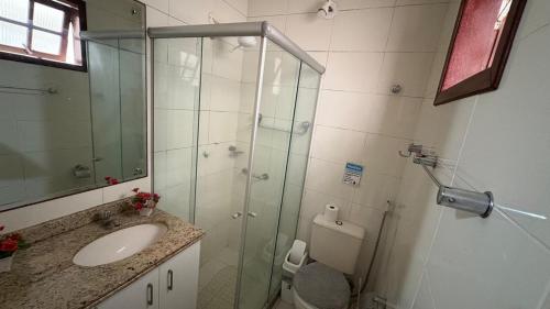 Bilik mandi di Hostel Arraial