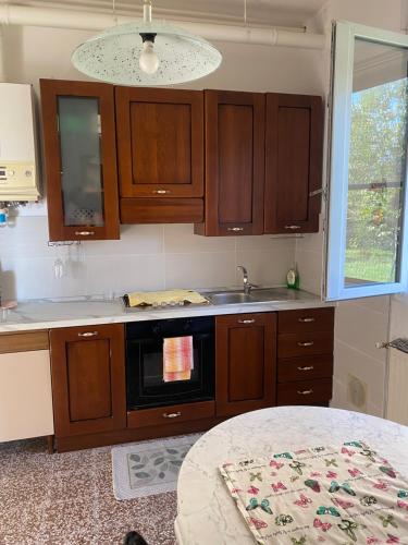 Η κουζίνα ή μικρή κουζίνα στο Apartment Caorso Giulia