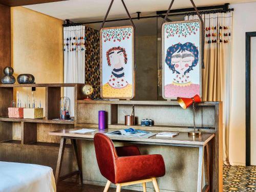 Una cocina o cocineta en 25hours Hotel Dubai One Central