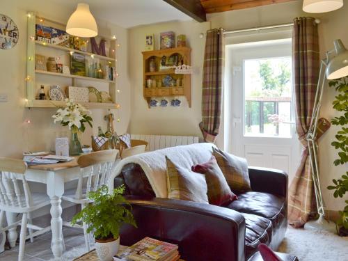 Posezení v ubytování Mill Cottage
