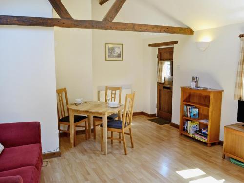 a living room with a wooden table and chairs at Pinewood - E3077 in Thorpe Market