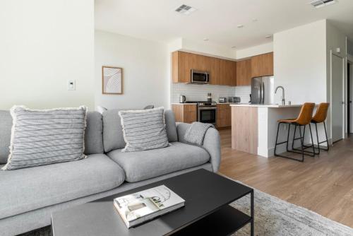 米尔布雷Blueground Ingold - Milldale pool nr Bay Park SFO-1898的相册照片