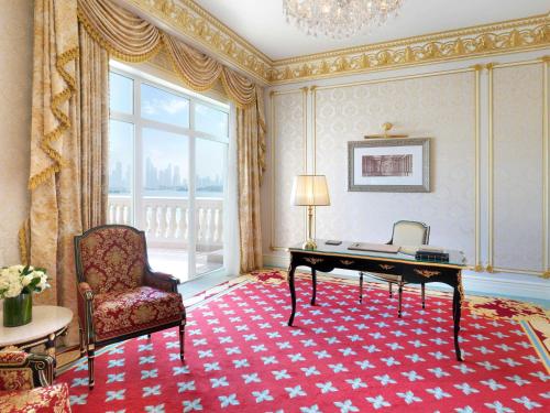 Гостиная зона в Raffles The Palm