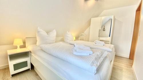 En eller flere senge i et værelse på Ferienhaus MAGELLAN '2'