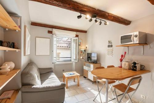 Duplex au cœur du vieil Antibes, Le Jamesy