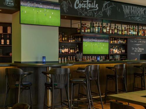 El salón o zona de bar de ibis Styles Bad Reichenhall