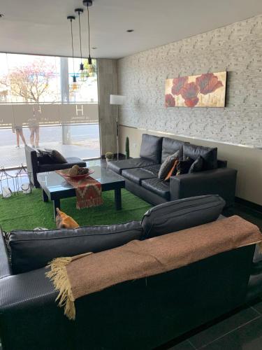 a living room with couches and a table at Hotel La Terminal in San Miguel de Tucumán