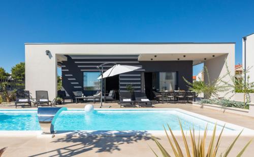 Villa M Luxury