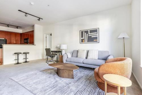 Gallery image of Blueground Diridon pool nr San Jose Museum SFO-1900 in San Jose